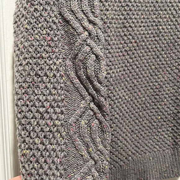 Time & Tru Women's Size Medium (8-10) Grey Crewneck Cable Knit Sweater - Picture 5 of 9
